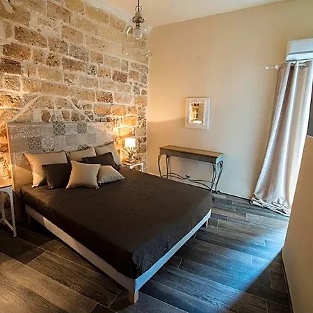فندق مبيت وإفطار Village 4*
